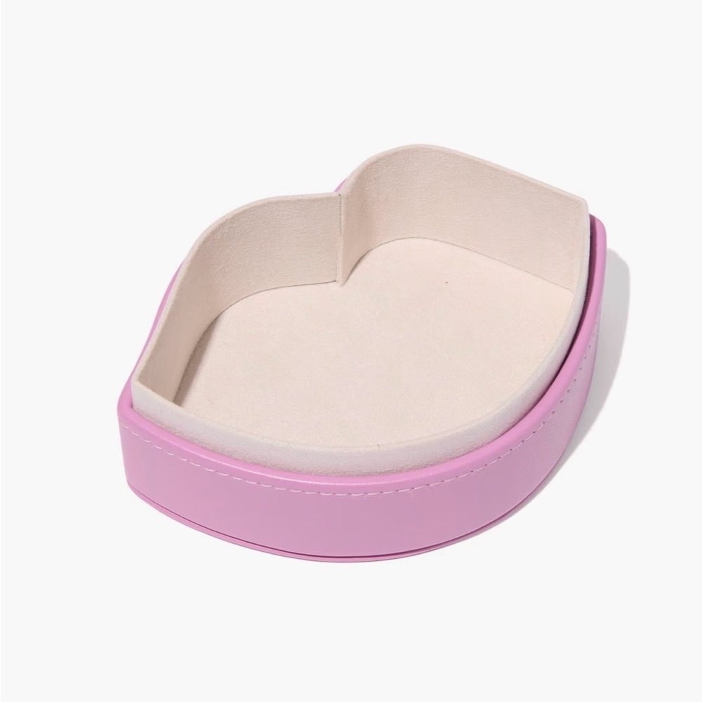 Lip Jewelry Storage Case - Picture 2 of 7